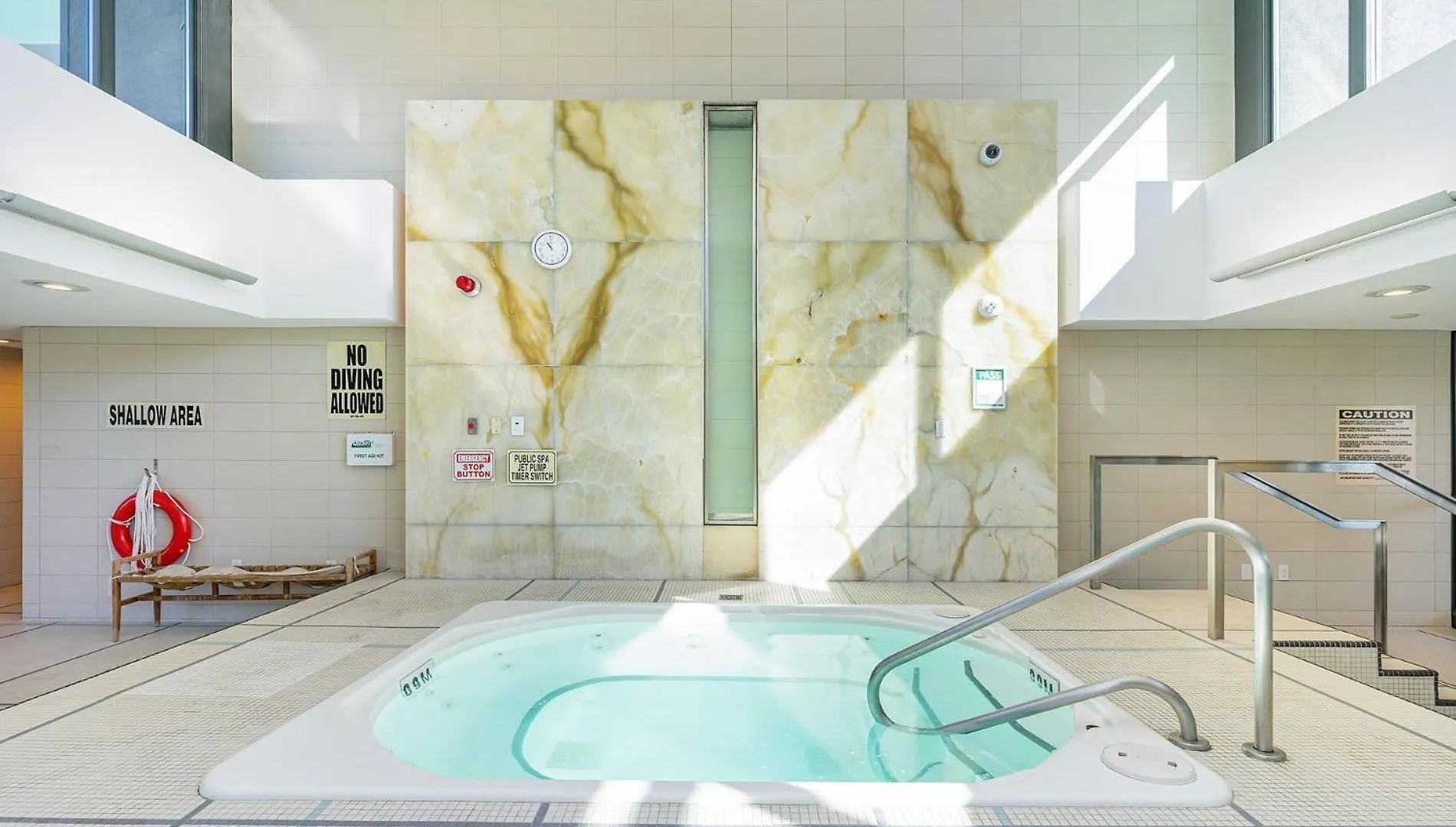 2 Bedroom Waterfront Condo Downtown W/ Free Parking Toronto Canadá