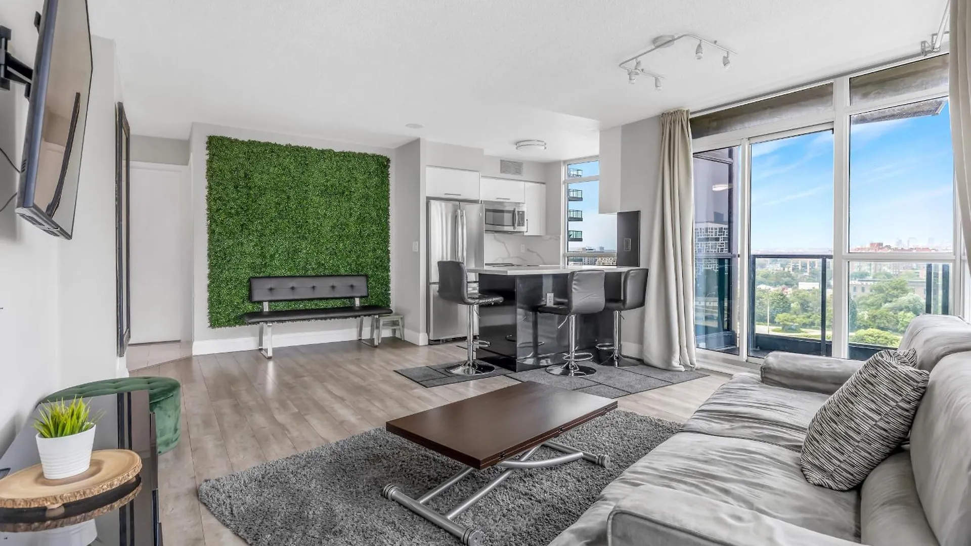 2 Bedroom Waterfront Condo Downtown W/ Free Parking Toronto 0*,