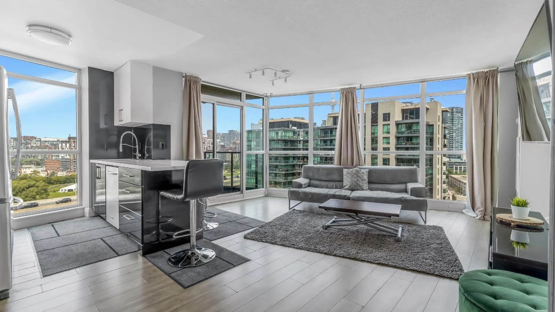 Apartamento 2 Bedroom Waterfront Condo Downtown W/ Free Parking Toronto