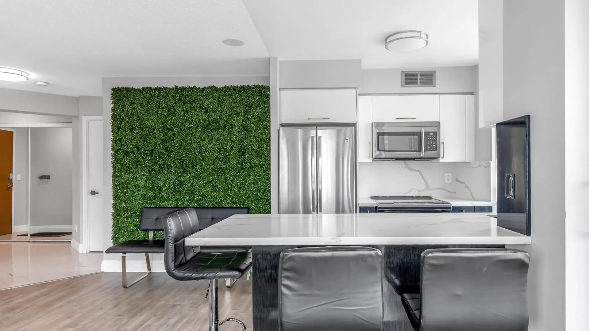 2 Bedroom Waterfront Condo Downtown W/ Free Parking Toronto Apartamento